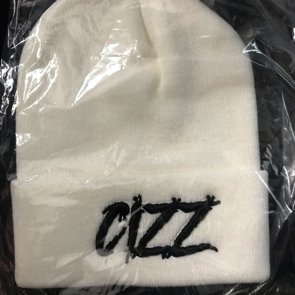 CIZZ Beanie (WHITE) *BRAND NEW*